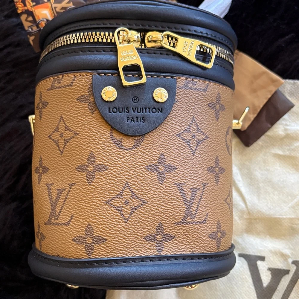 Louis Vuitton Brown Monogram Mini Vanity Case with Black Trim and Gold Hardware - Picture 3 of 8